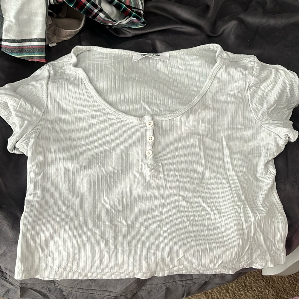 Double zero cropped tee size large